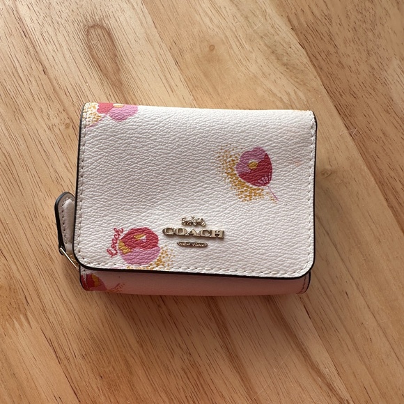 Coach Rose Buds Wallet - Picture 1 of 7